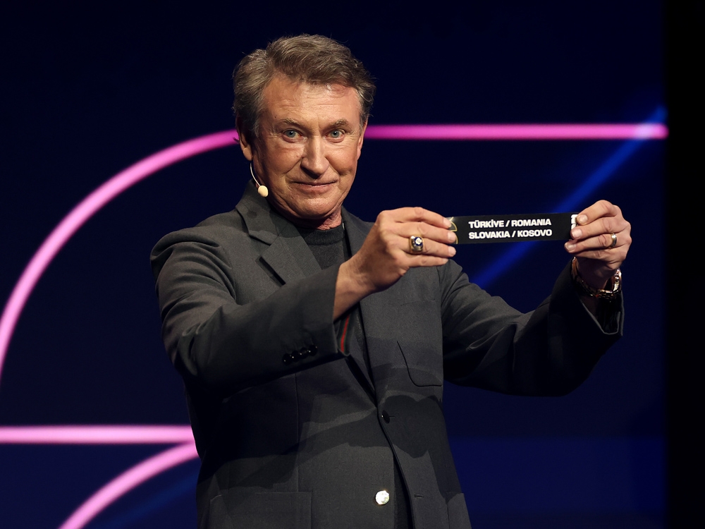 Wayne Gretzky flubs country names during World Cup draw
