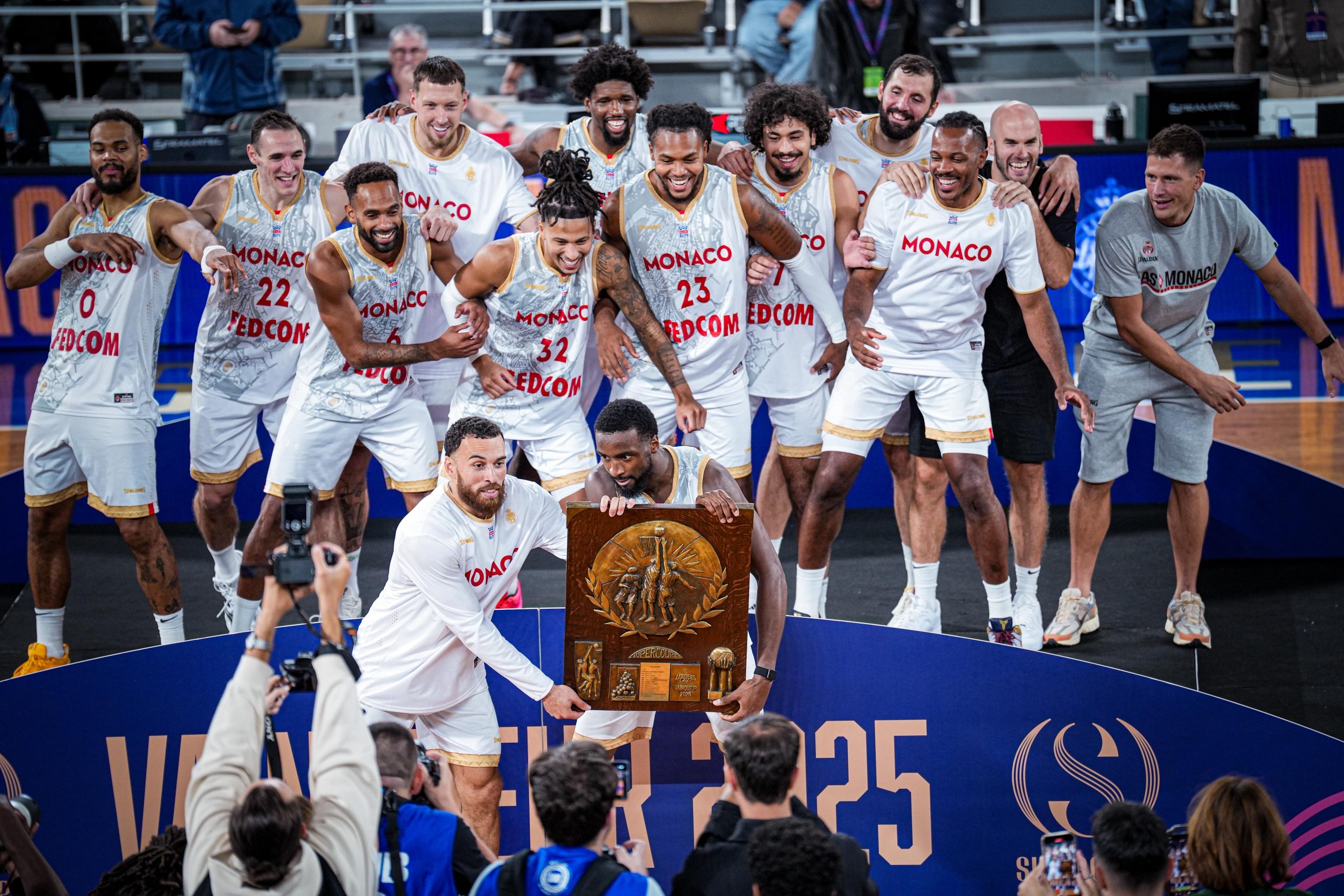 Sans Mike James ni Kevarrius Hayes, une AS Monaco diesel s’impose sur ...