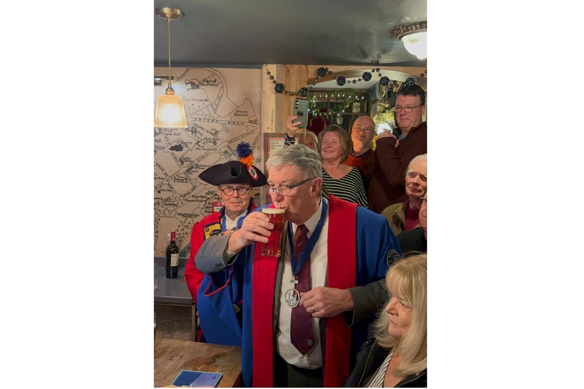 Warwick pub landlord and priest team up for another year of Christmas ...