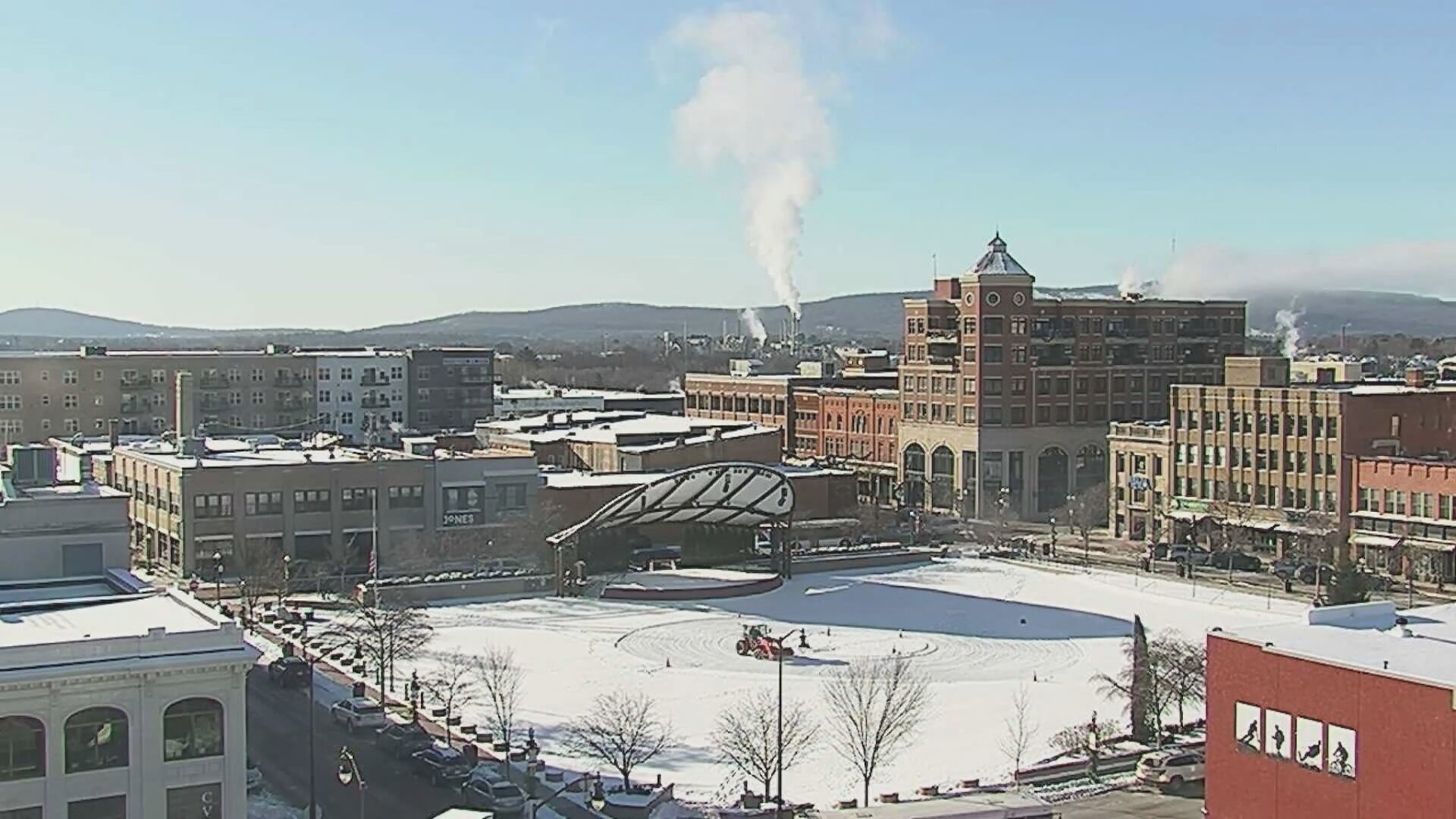 Crews begin work on 400 Block ice rink
