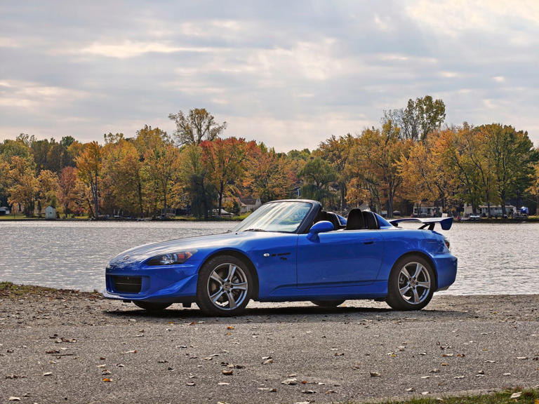 See every angle of the 2009 Honda S2000 CR