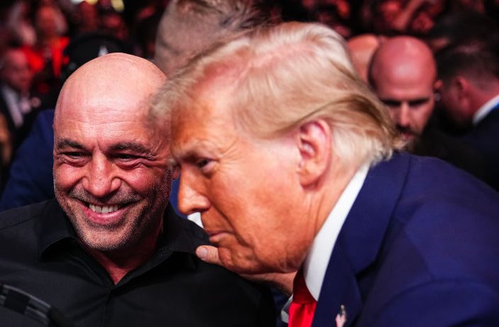 Joe Rogan laughs at Trump for texting like a 79-year-old kid