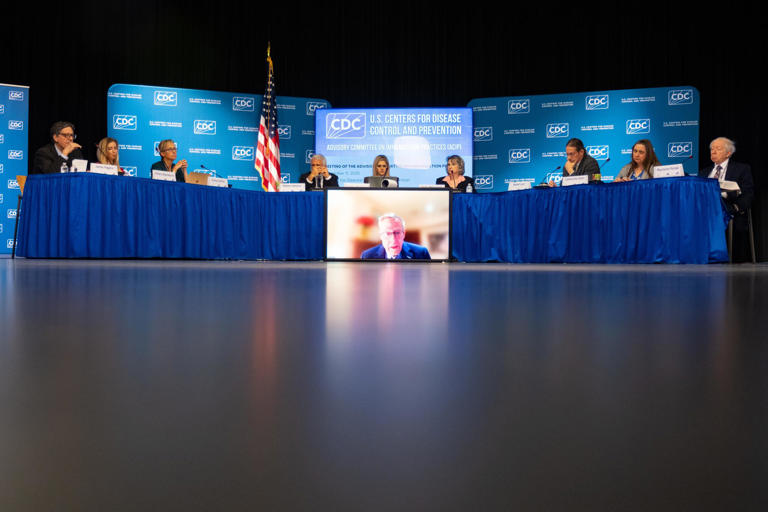 El panel asesor de los CDC vota para limitar las vacunas contra la hepatitis B para recién nacidos