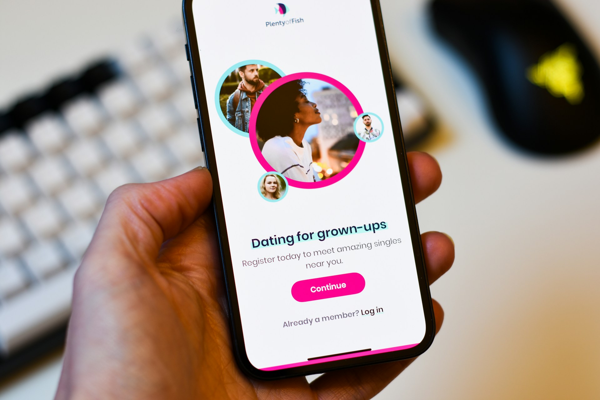 The 12 biggest mistakes people make on dating apps after 40