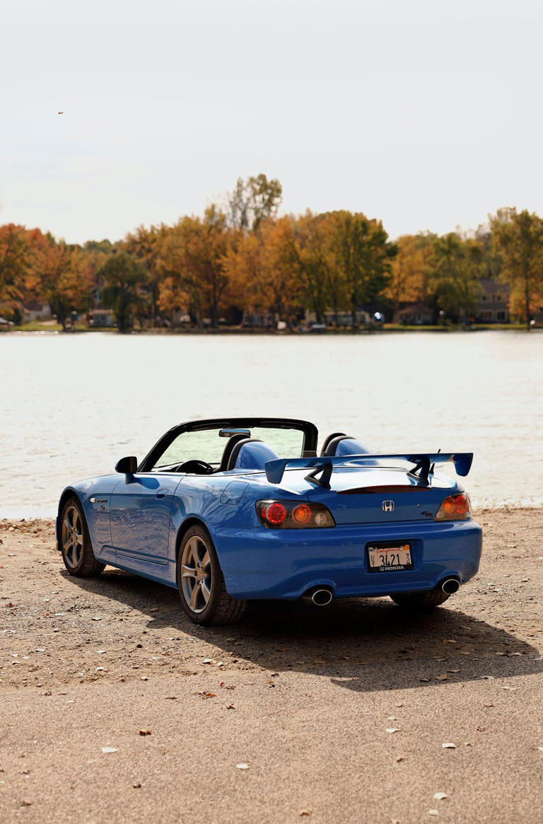 See every angle of the 2009 Honda S2000 CR