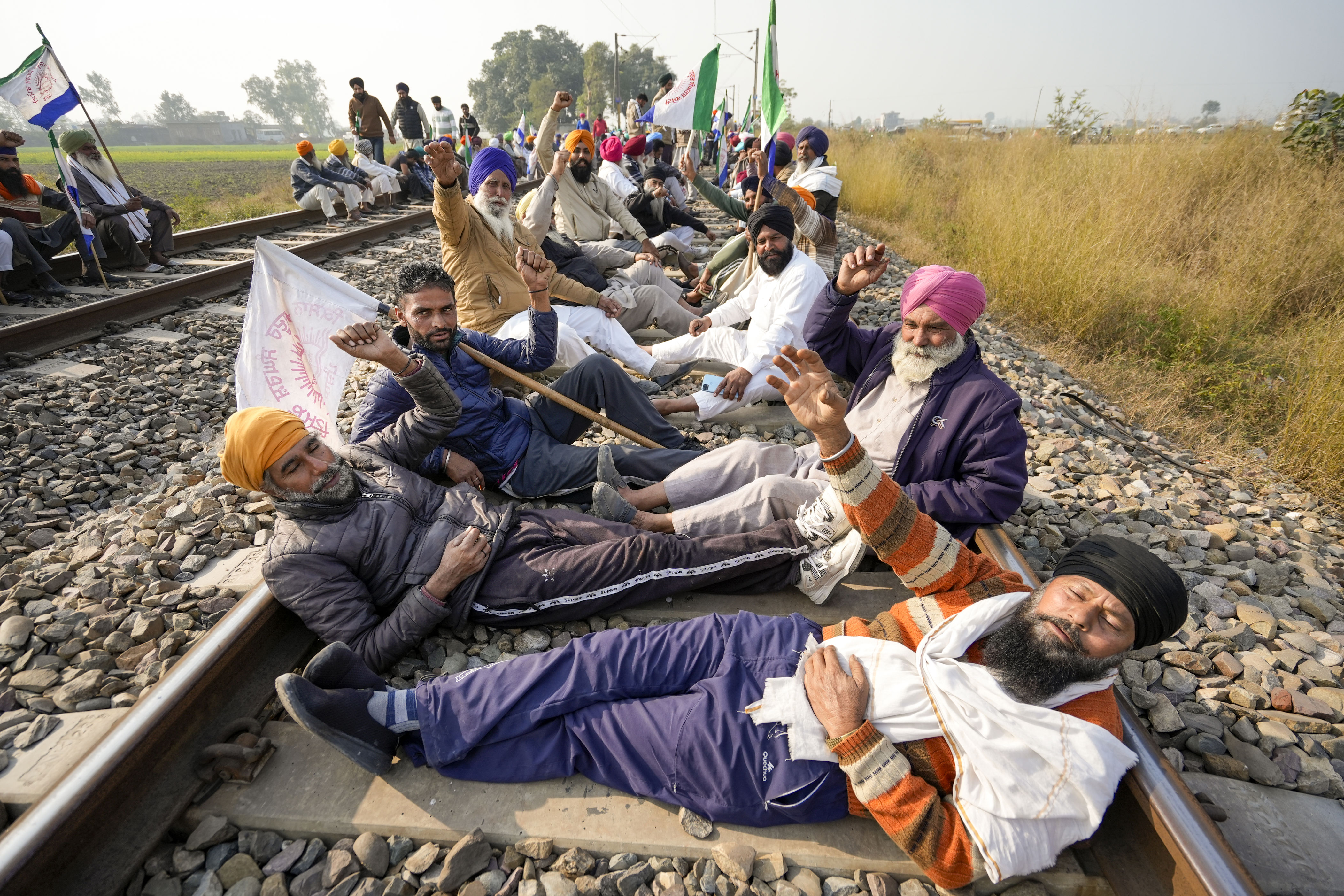 'Rail roko' call: Farmers hold protest in Punjab; several detained ...