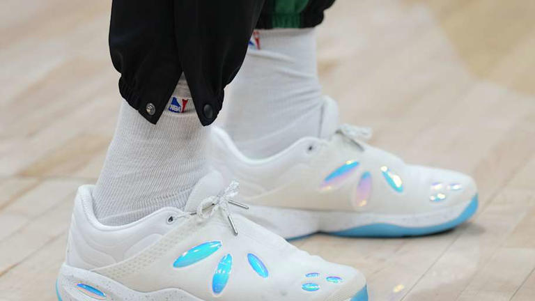 Jaylen Brown unveils 3D-printed basketball shoe before Lakers game