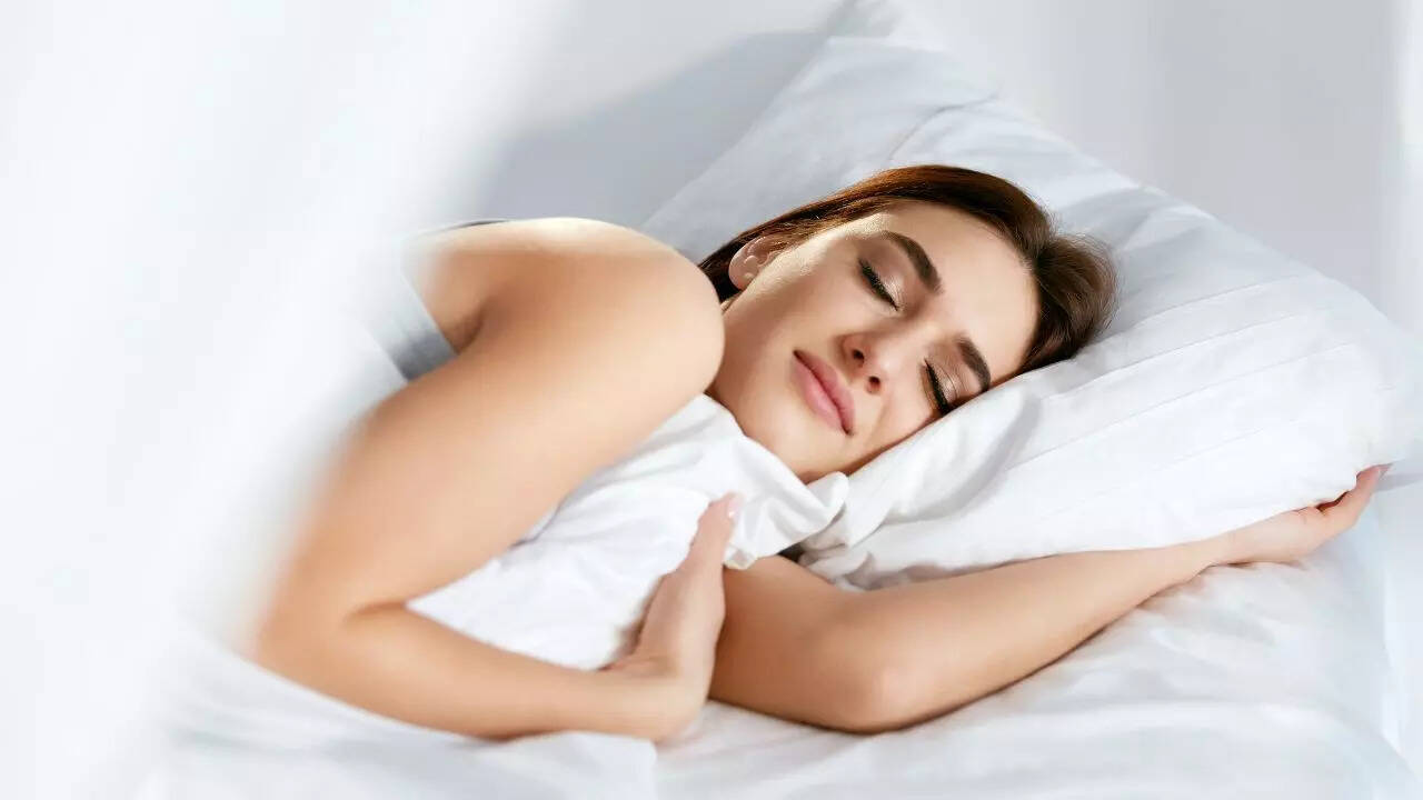8 hours straight sleep vs. split sleep: Which works better for your body