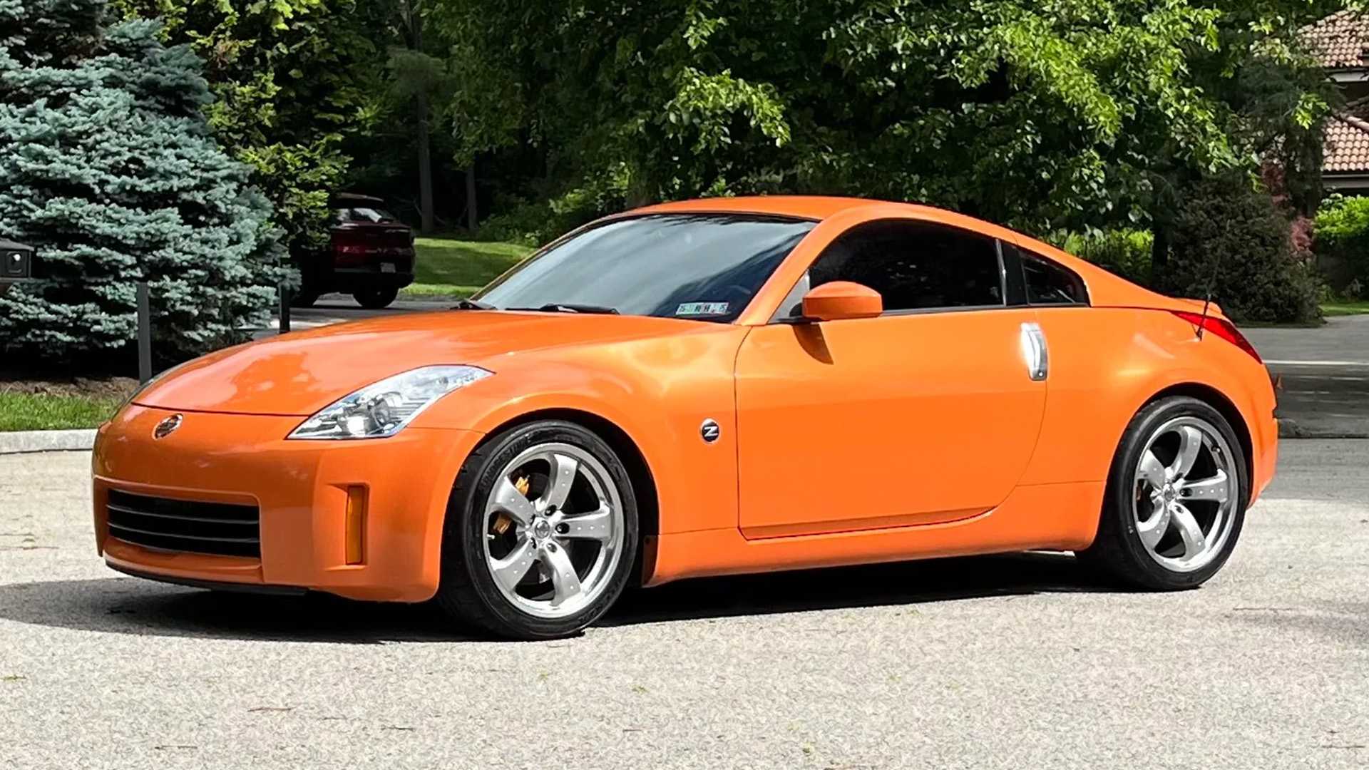 2007 Nissan 350Z Front Three Quarter 2