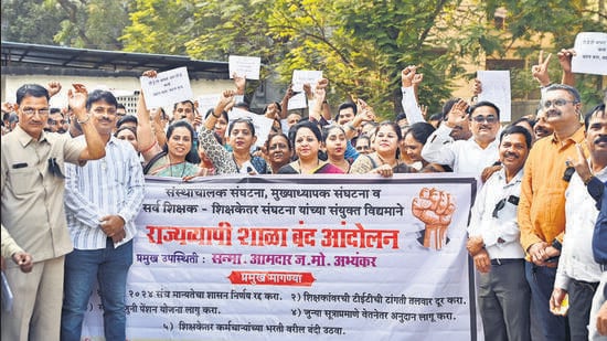 25,000 schools closed in state amid teachers’ protests