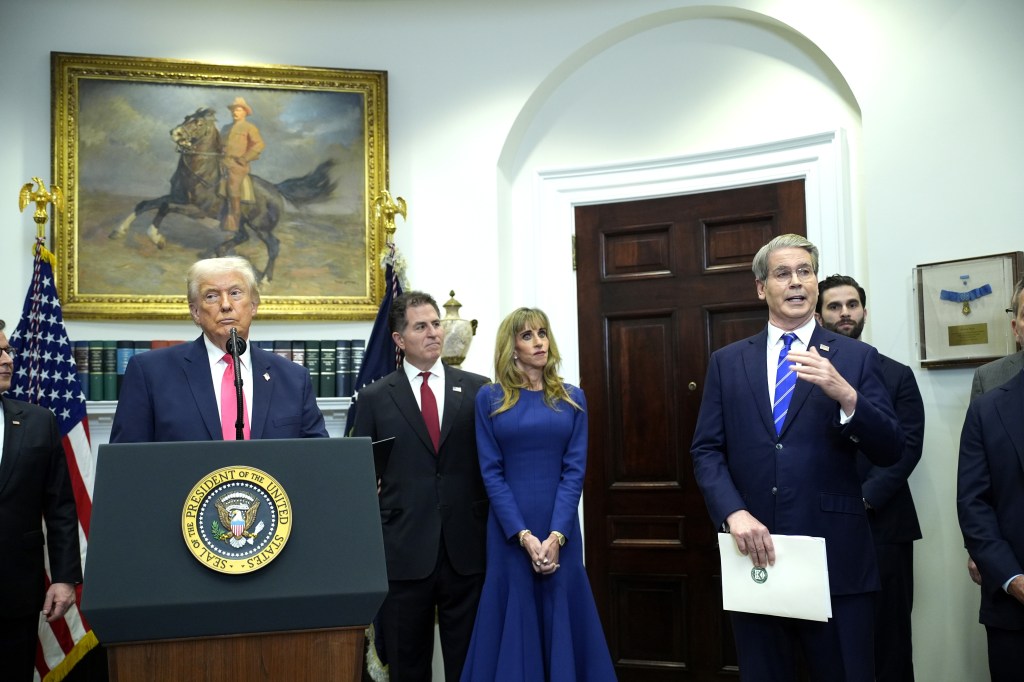 Trump to tour nation with economic pitch as Dems hone MAAA ...