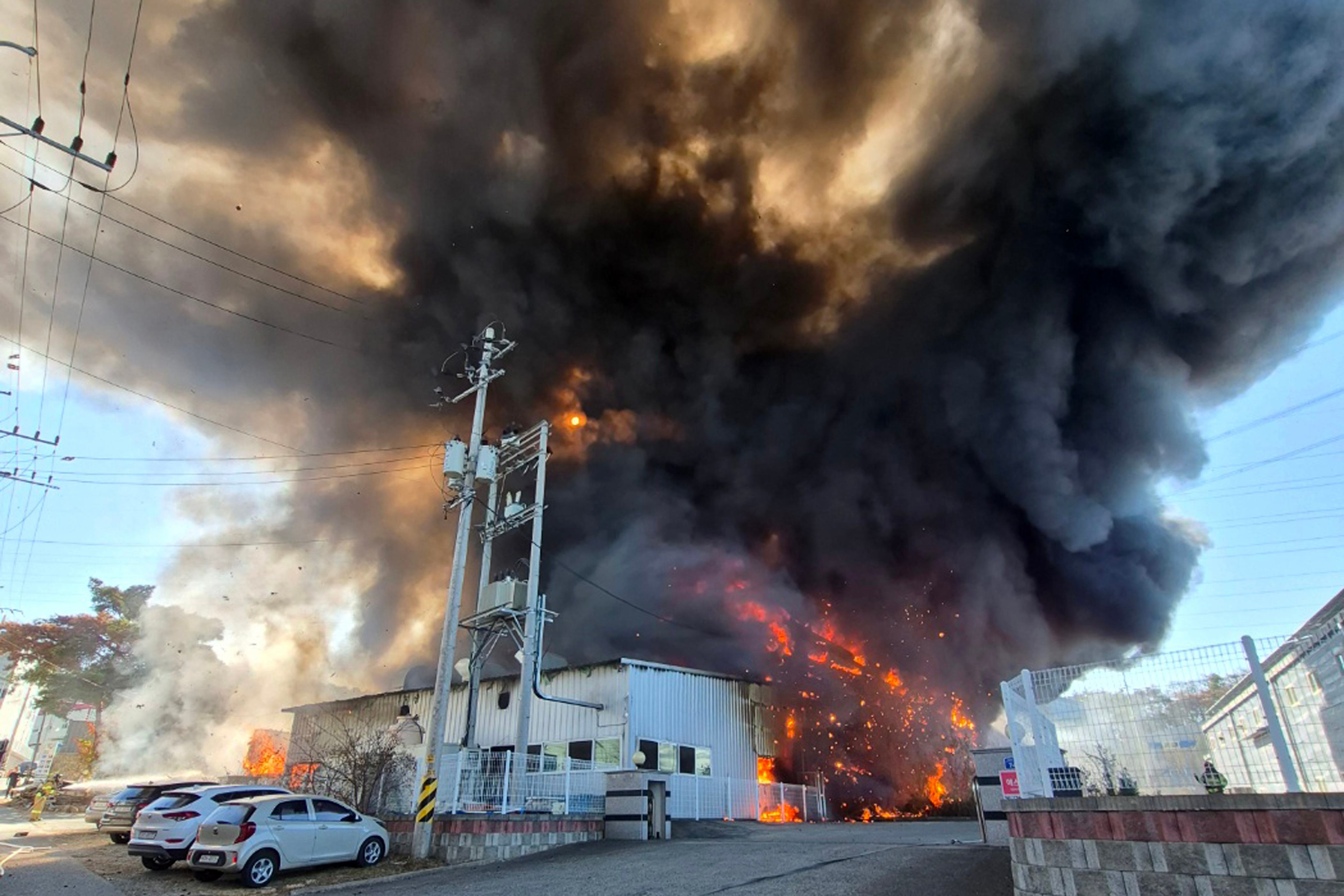Chilgok textile factory fire engulfs four buildings