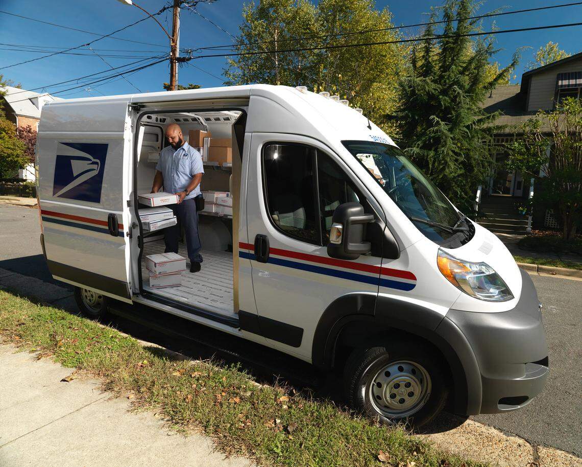 USPS to hire mail carriers, mechanics and more in Sacramento area. How ...