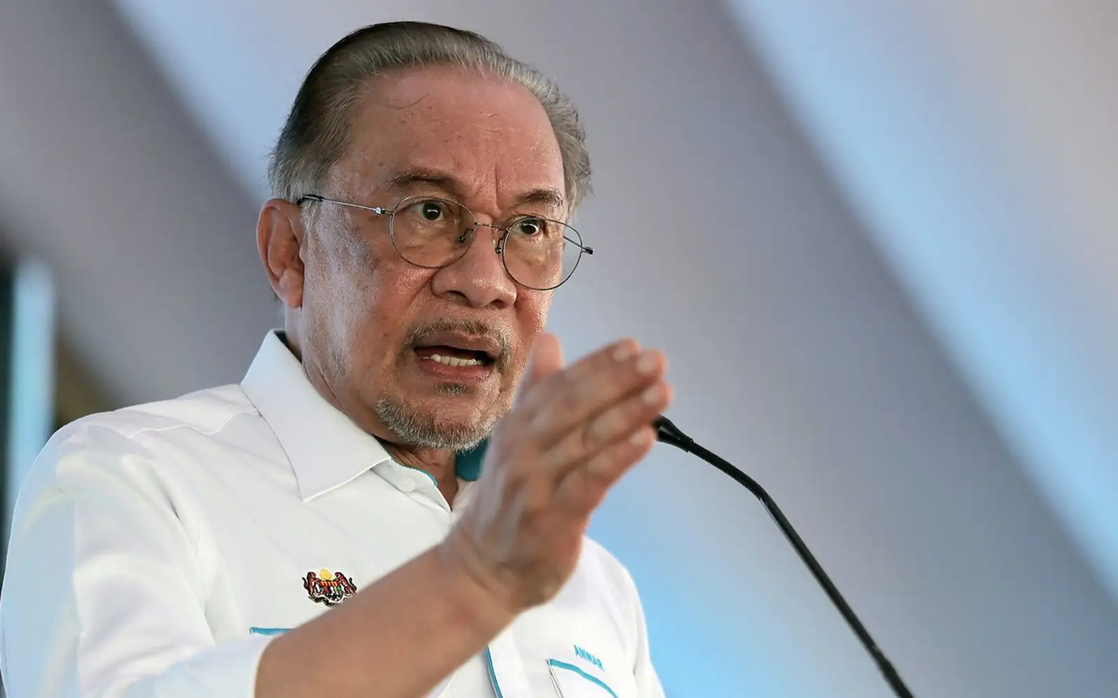 Anwar orders JKR to expedite Sarawak Cancer Centre project