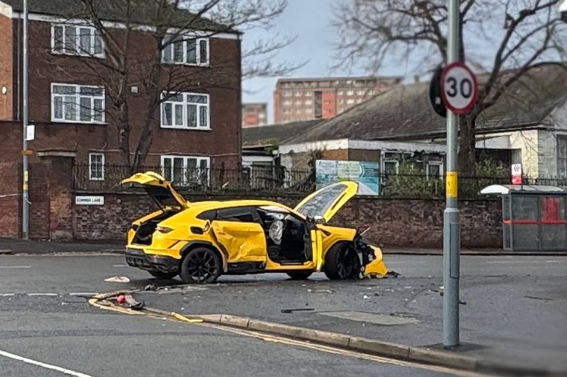 £200k Lamborghini smashed up in city centre crash