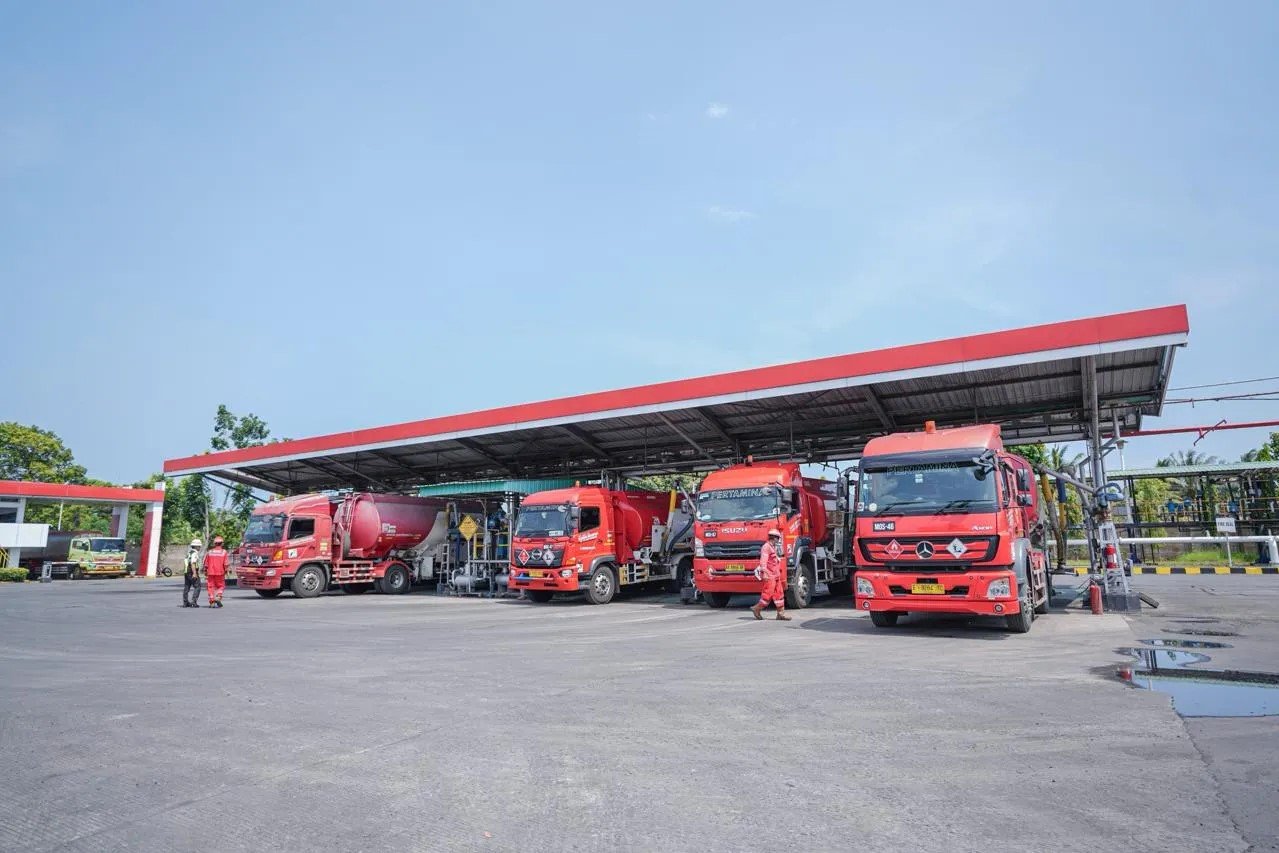 Jalur darat terbatas, 2.000 liter BBM dikirim ke Aceh dengan pesawat