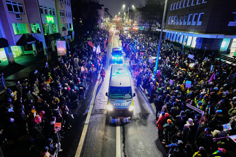 ¿Puede Alemania frenar el extremismo prohibiendo un partido de extrema derecha? Algunos quieren intentarlo.