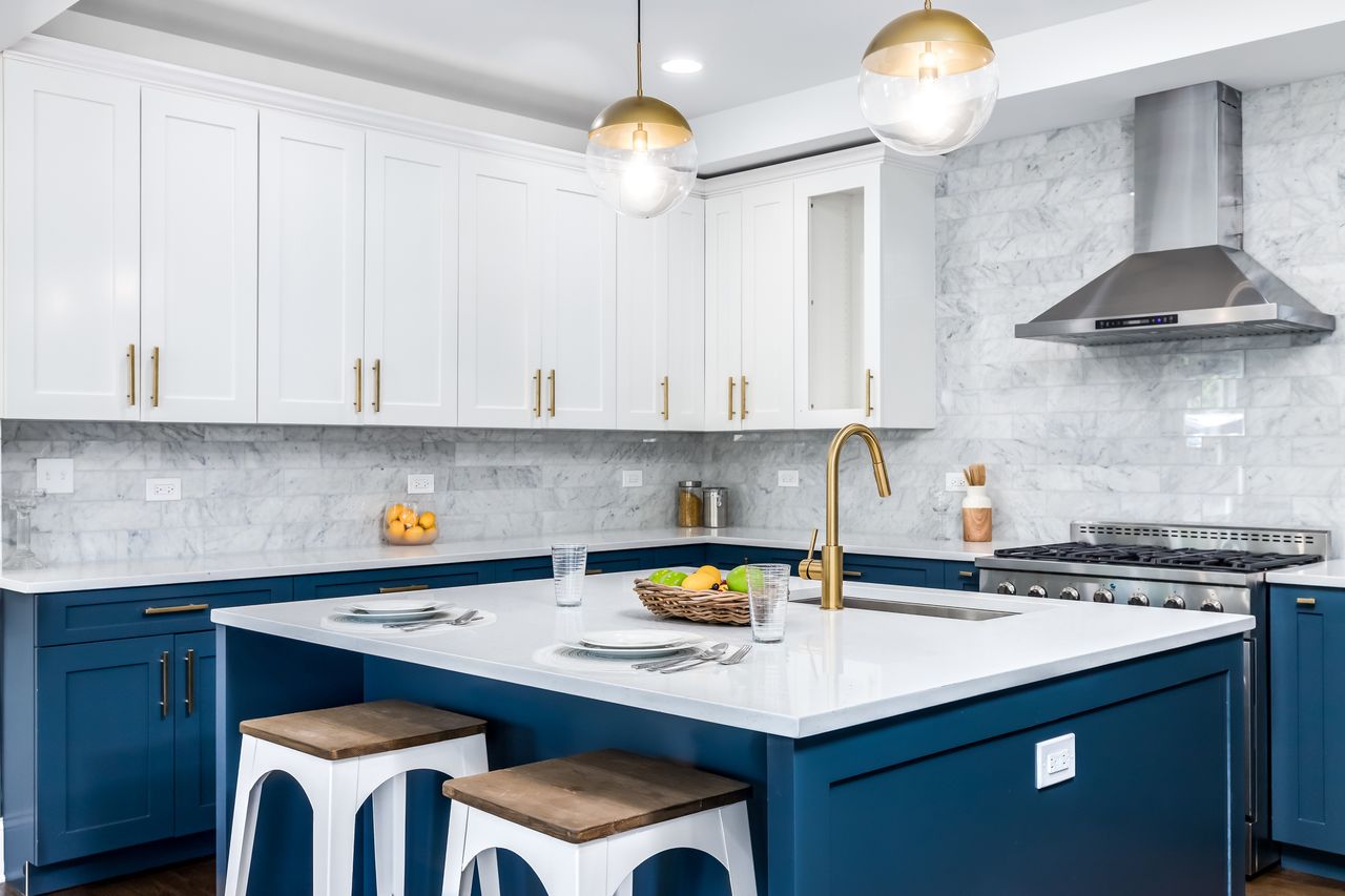 Blue and white kitchen with quartz countertops
