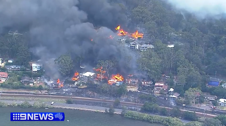 Families lose everything weeks from Christmas as fires rip through NSW ...
