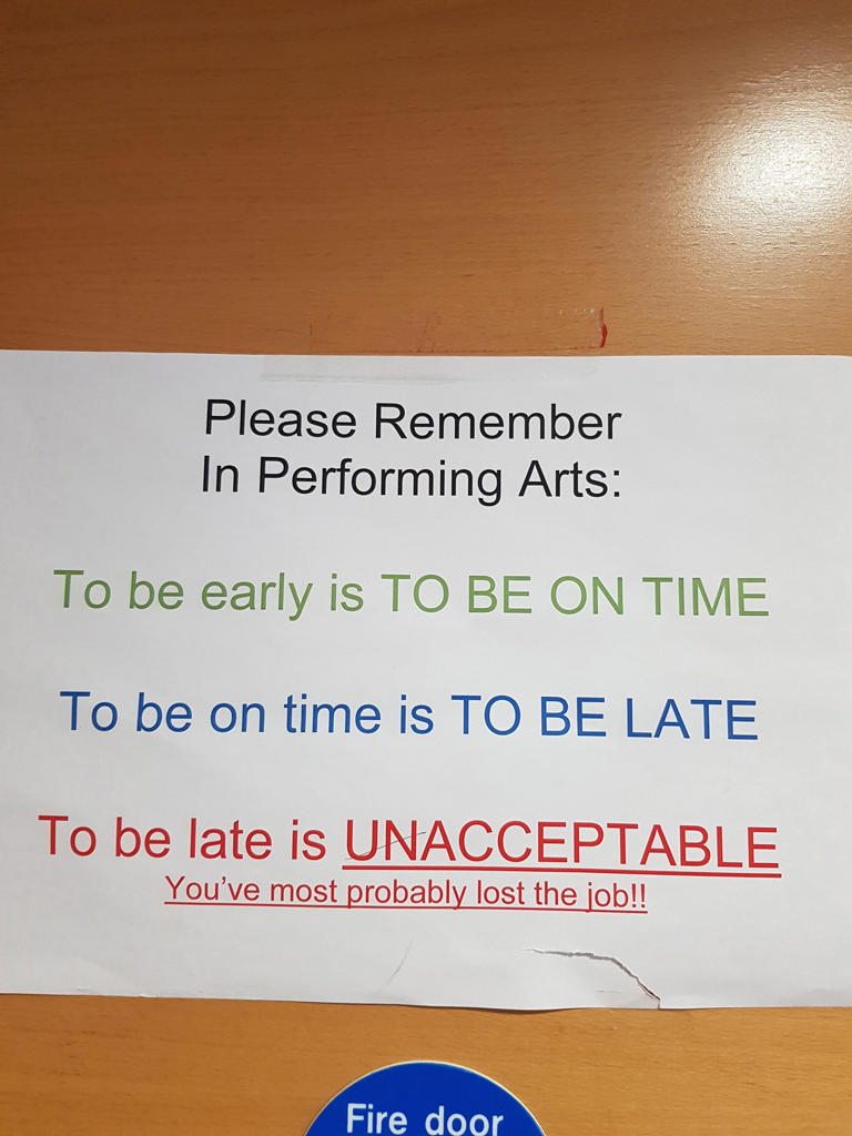 14 signs employees spotted at work that'll make your blood boil
