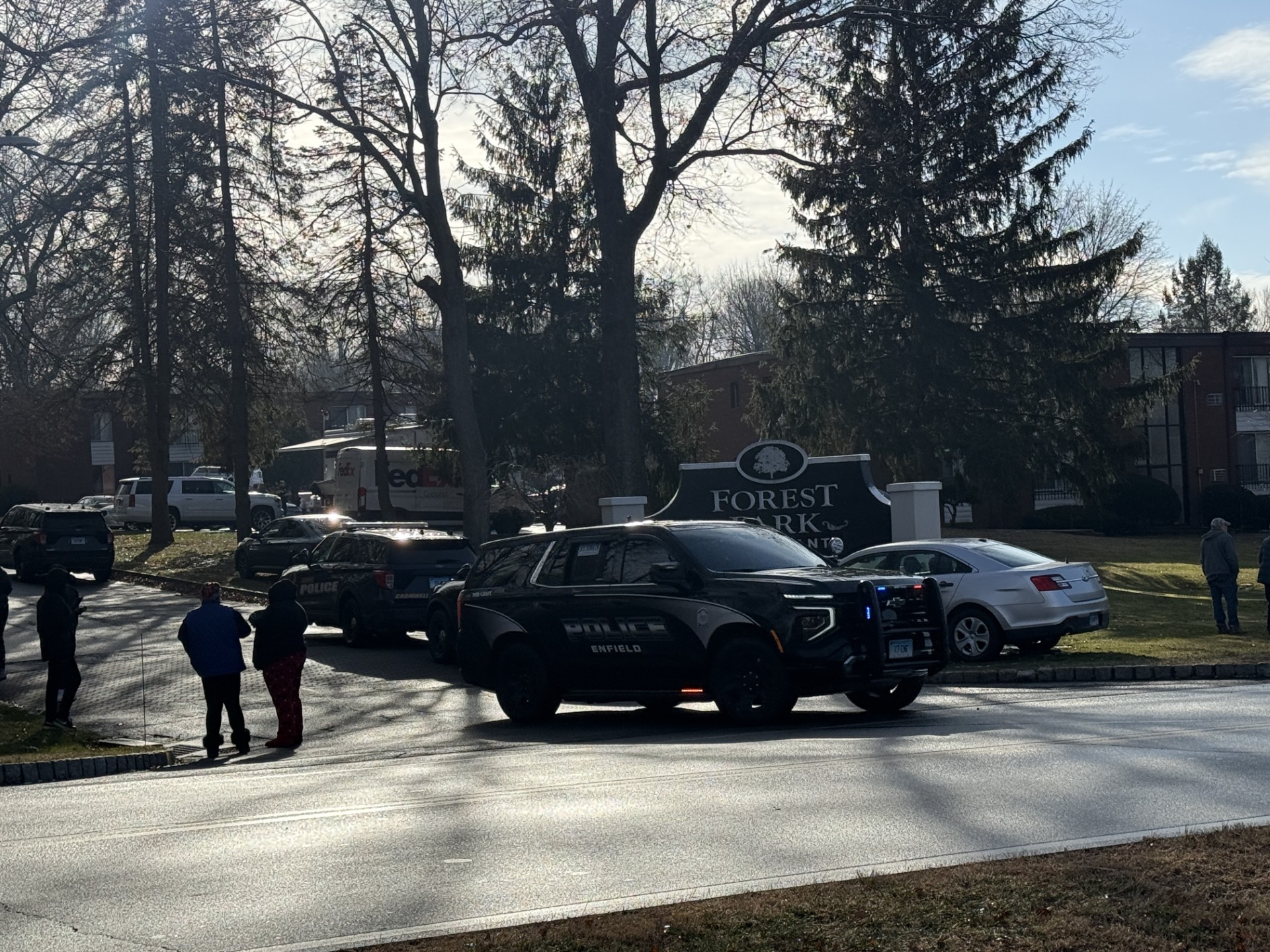Suspect in custody after standoff at Rocky Hill apartment complex