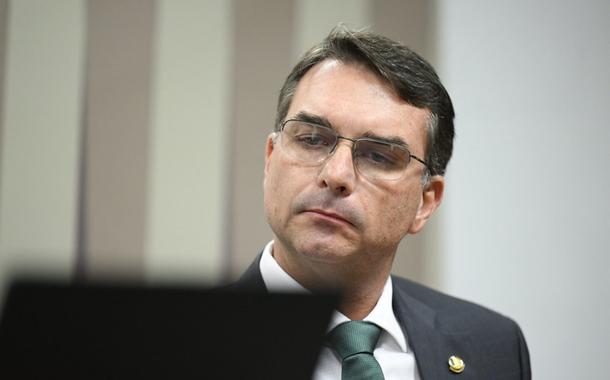 Planalto avalia que candidatura de Flávio Bolsonaro pode favorecer Lula em 2026