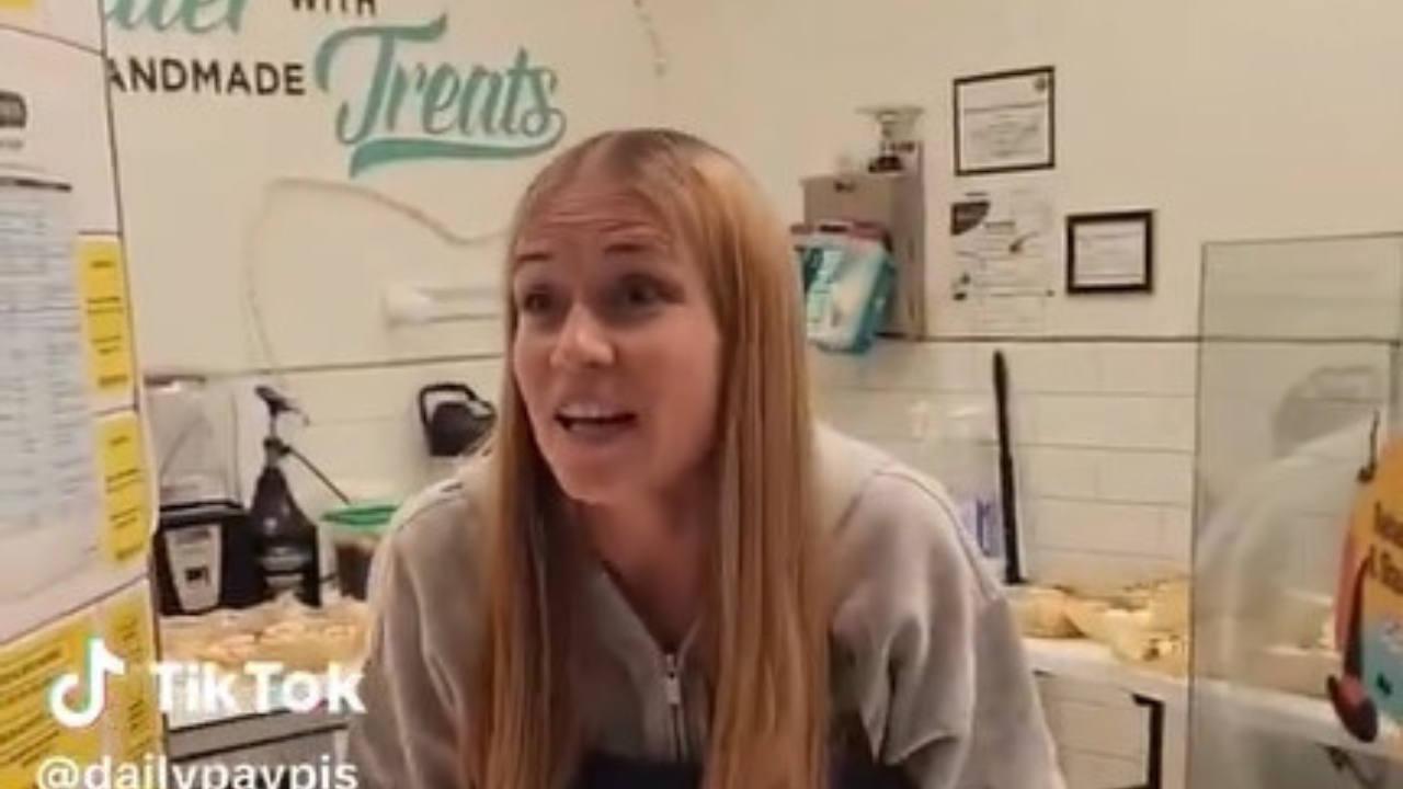 Cinnabon worker fired after racist tirade against Somali customers in