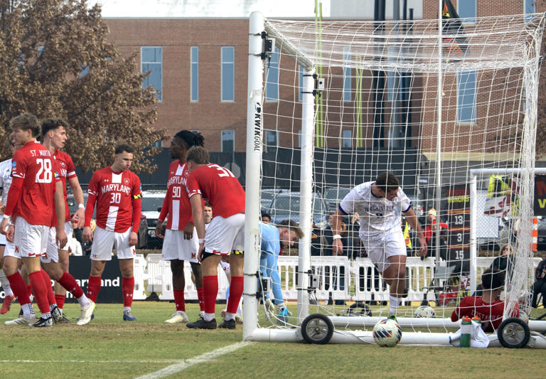 La temporada de fútbol masculino de Maryland, cabeza de serie número 4, termina con una derrota por 3-1 ante Washington en los cuartos de final de la NCAA.