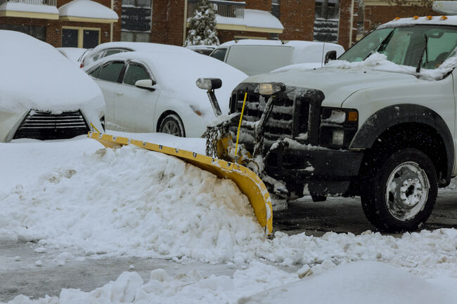 AA1RQTZI Fast-moving winter storm dumping heavy snow across West, Midwest