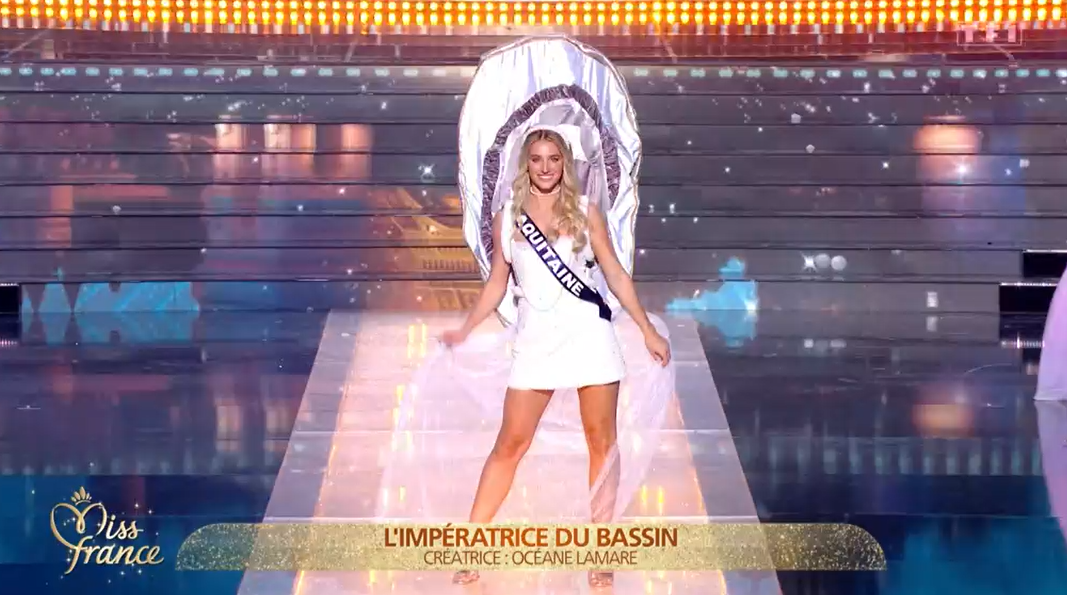 Aïnhoa Lahitete, Miss Aquitaine 2026 défile en huître sur le plateau de Miss FRance 2026