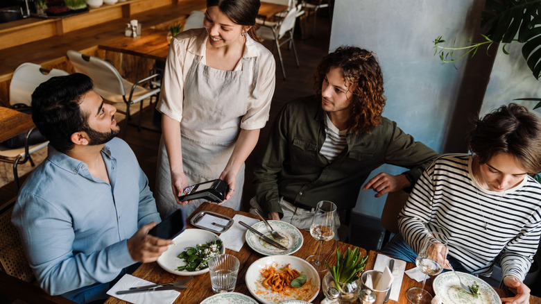 How to split the bill at a restaurant without angering staff (or your ...