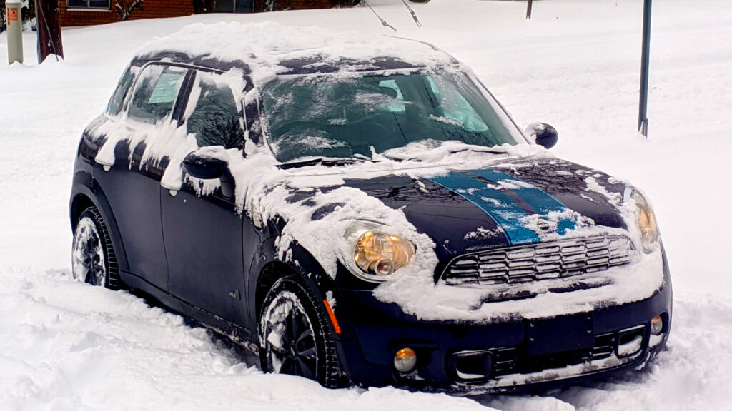 AA1RR2UF Ohio drivers are getting fined for something most people forget in winter