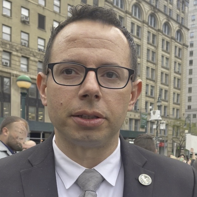 Cop out: NYPD bosses evade tolls with department cars, lawsuit claims