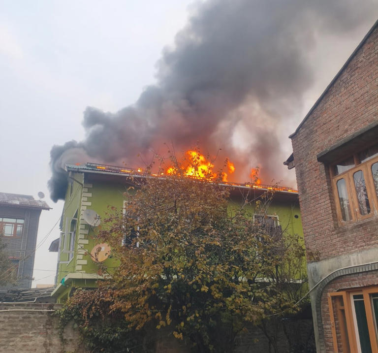Residential house gutted in early morning fire at Lal Bazar