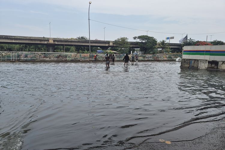 Pramono beberkan penyebab banjir rob Jakarta awal Desember