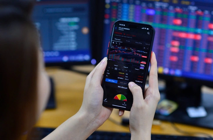 Dòng tiền 'co' lại, lượng tài khoản chứng khoán mới mở xuống mức thấp nhất 4 tháng