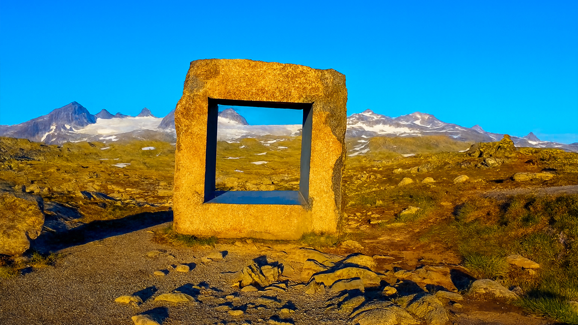 Ein verborgenes Tor in den Bergen