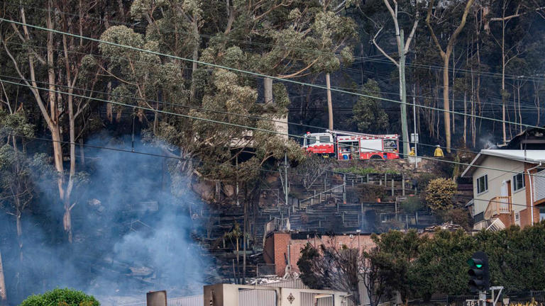 Veteran firefighter dies in bushfire horror
