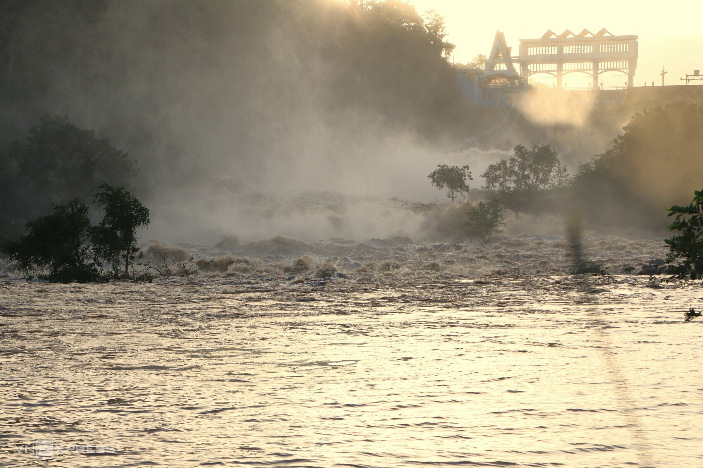 Hai hồ thủy lợi ở Bình Thuận tăng lượng xả nước