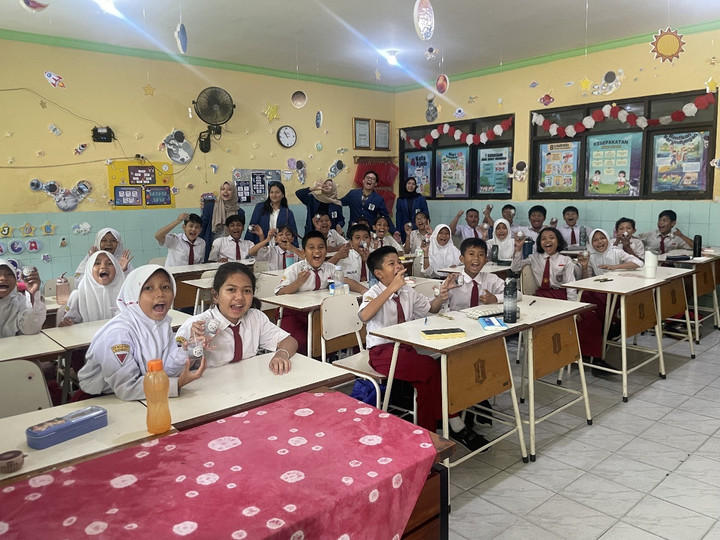 AA1RRj3c Mahasiswa ITS Ajak Siswa SD Buat Lilin Ramah Lingkungan dari Minyak Jelantah