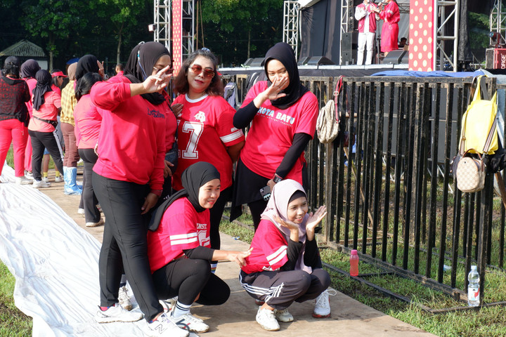 AA1RRow1 Zumba Seru Buka Acara Daihatsu Kumpul Sahabat Malang 2025, Nikmati Keseruannya