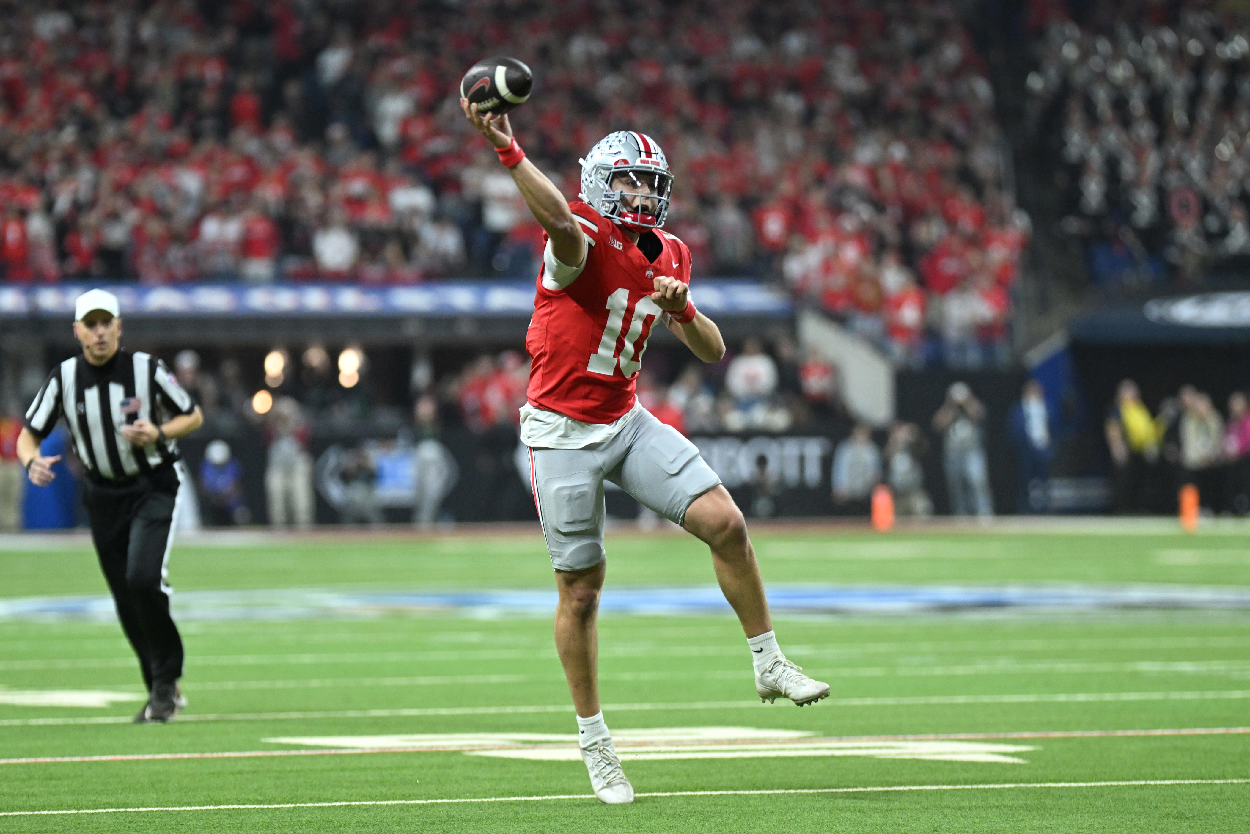 WATCH: Ohio State takes lead with Julian Saying touchdown pass to Tate