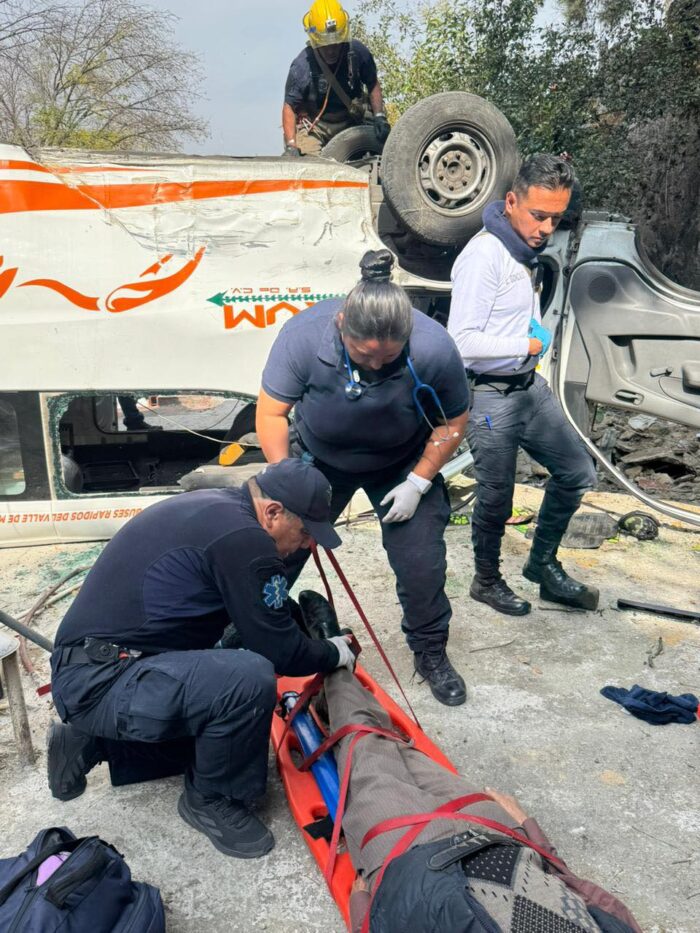 Videos | Combi cae a barranca en Nicolás Romero, Edomex; hay al menos ...