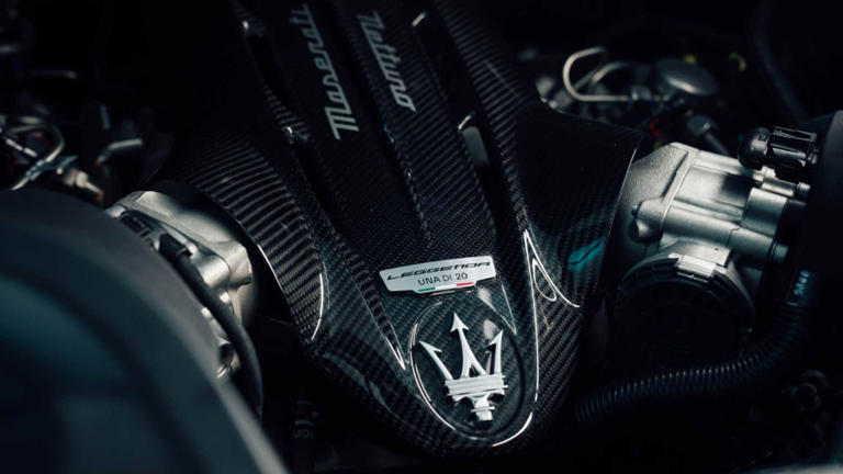 2022 Maserati MC20 vs. 2026 Corvette ZR1: Performance, value & pricing ...