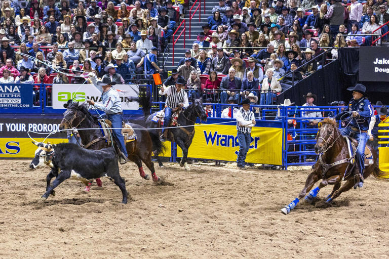 NFR live with team roper Douglas Rich