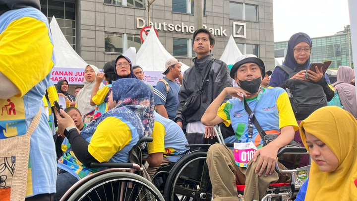 AA1RRvS3 Kemensos Ajak Ribuan Disabilitas Ikut Jalan Sehat di CFD Bundaran HI