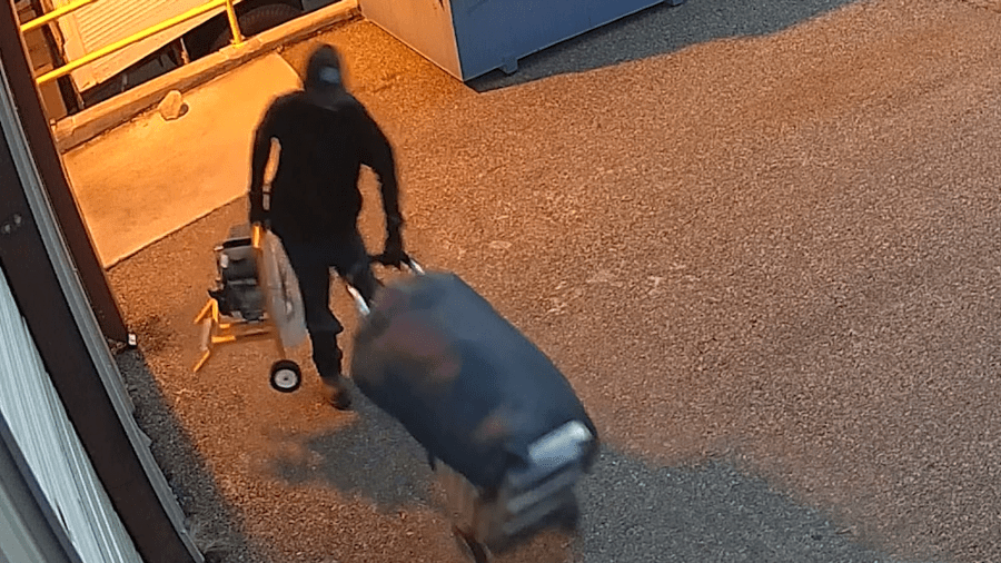 Albuquerque police arrest suspected remote control balloon thief
