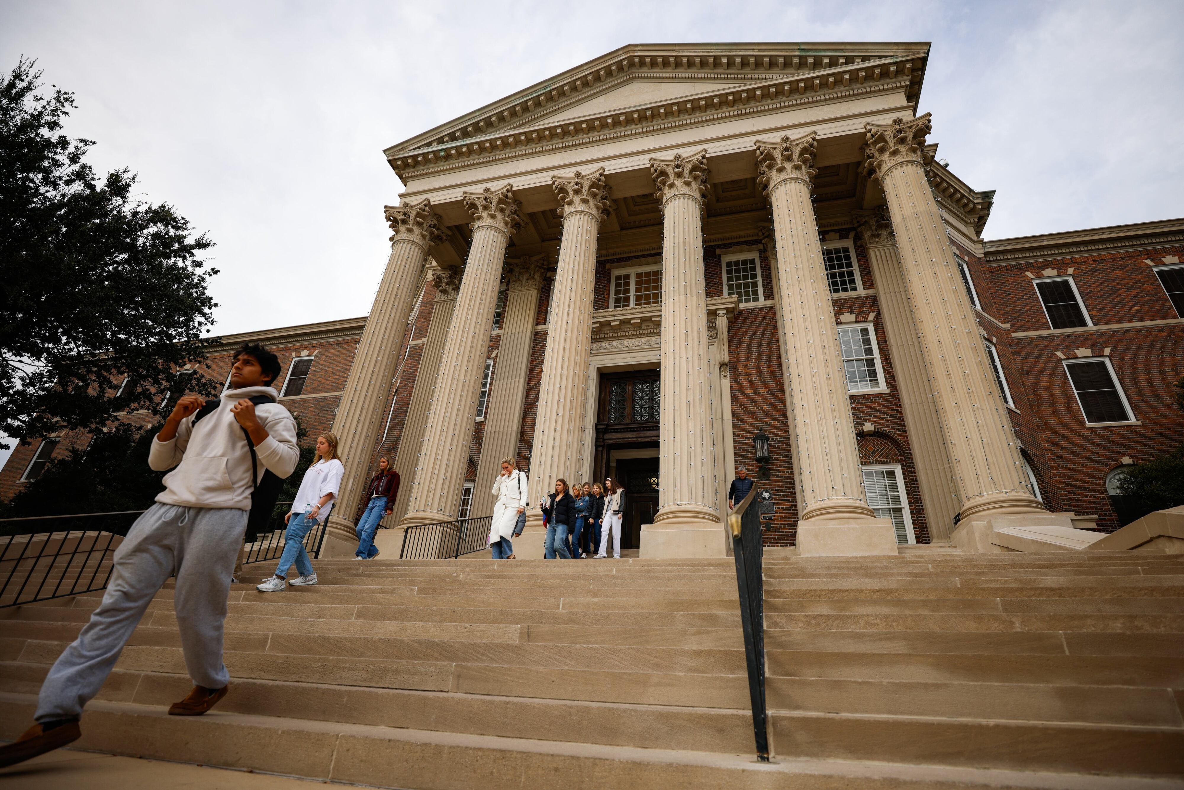 AA1RS0UV SMU draws $60 million donation to launch energy studies, honors programs