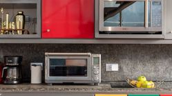 Microwave hemat listrik 2025: 4 rekomendasi teknologi inverter & low