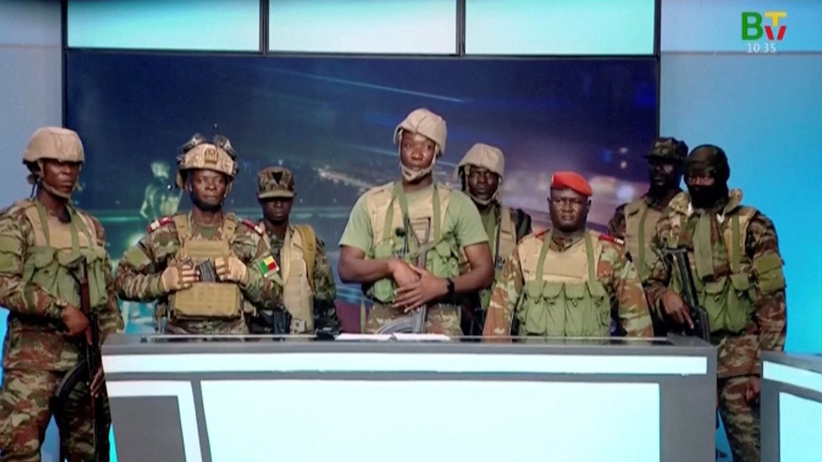 Benin coup attempt 'foiled' after soldiers claimed to have seized power